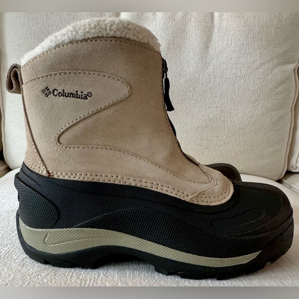 Columbia Women’s Cascadian Snowchill Beige Winterboots Boots, Size 6